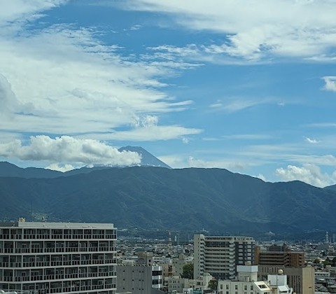 甲府市役所展望ロビーから見た富士山