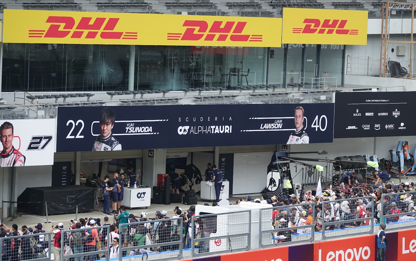 F1日本GP】金曜日券で木・金のイベントを最大限楽しむ【ピットウォーク】 - パン工房ブログ