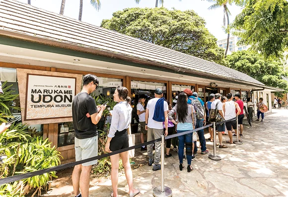 「MARUGAME UDON」ハワイワイキキ店はグループ全業態の中で個店売上トップレベル