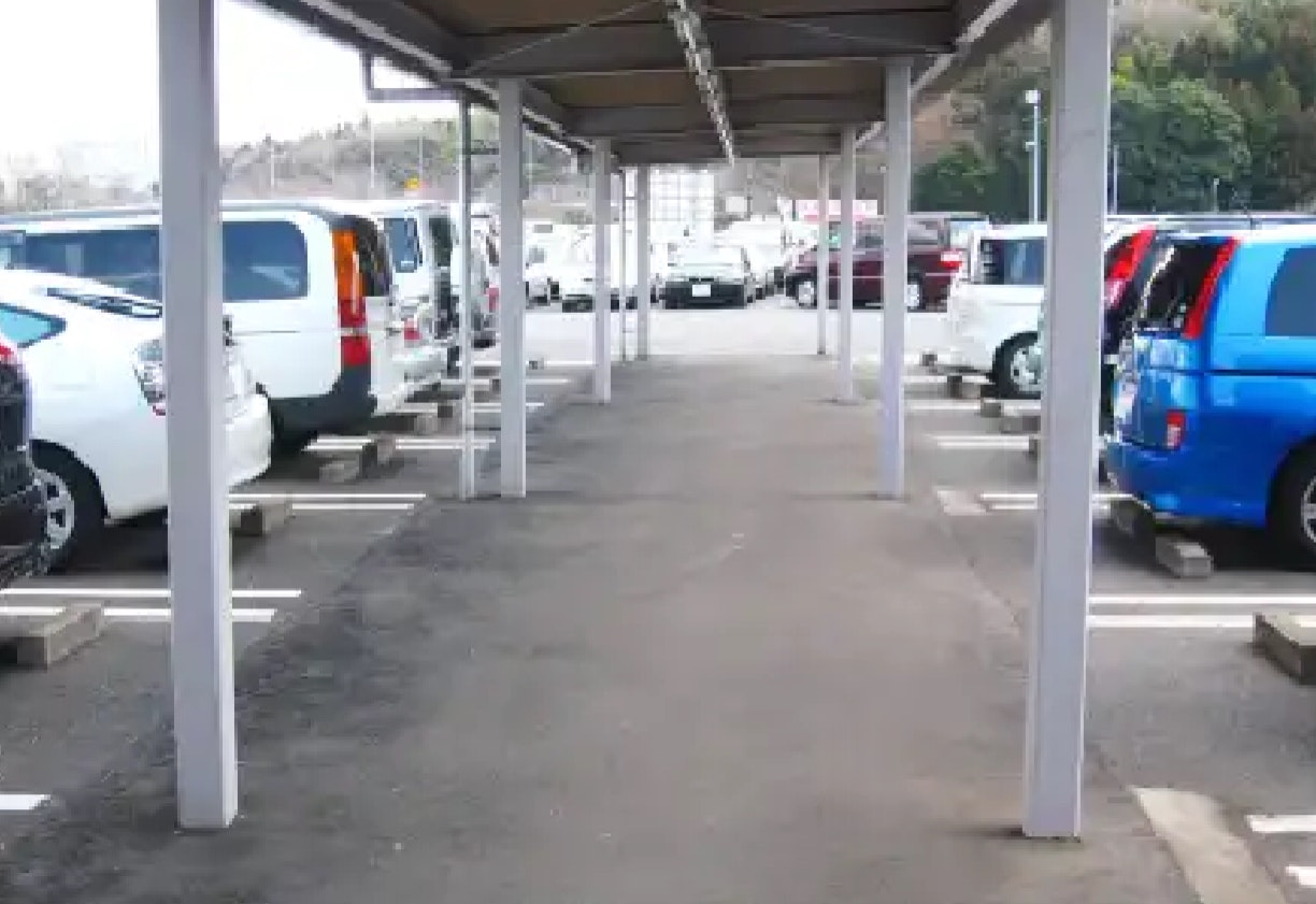 成田空港駐車場サンパーキング　屋根付き駐車場