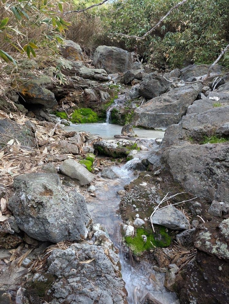 銅粉の湯　道中