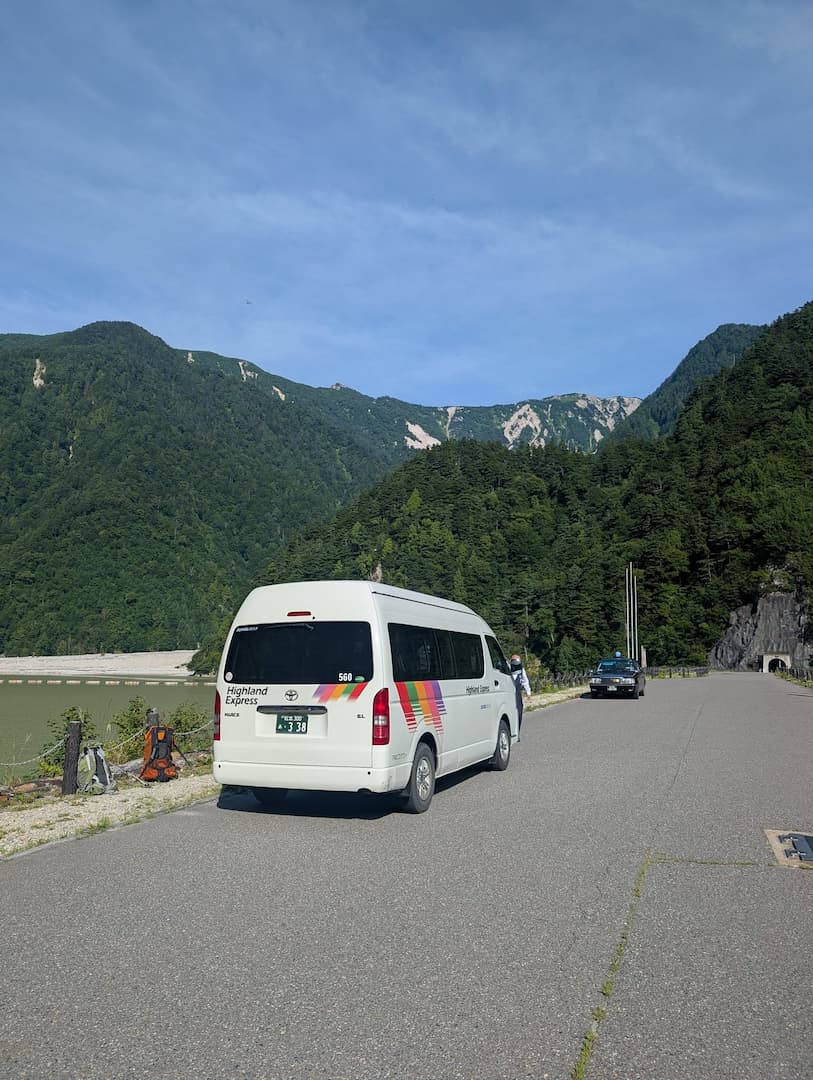 高瀬ダムのタクシー