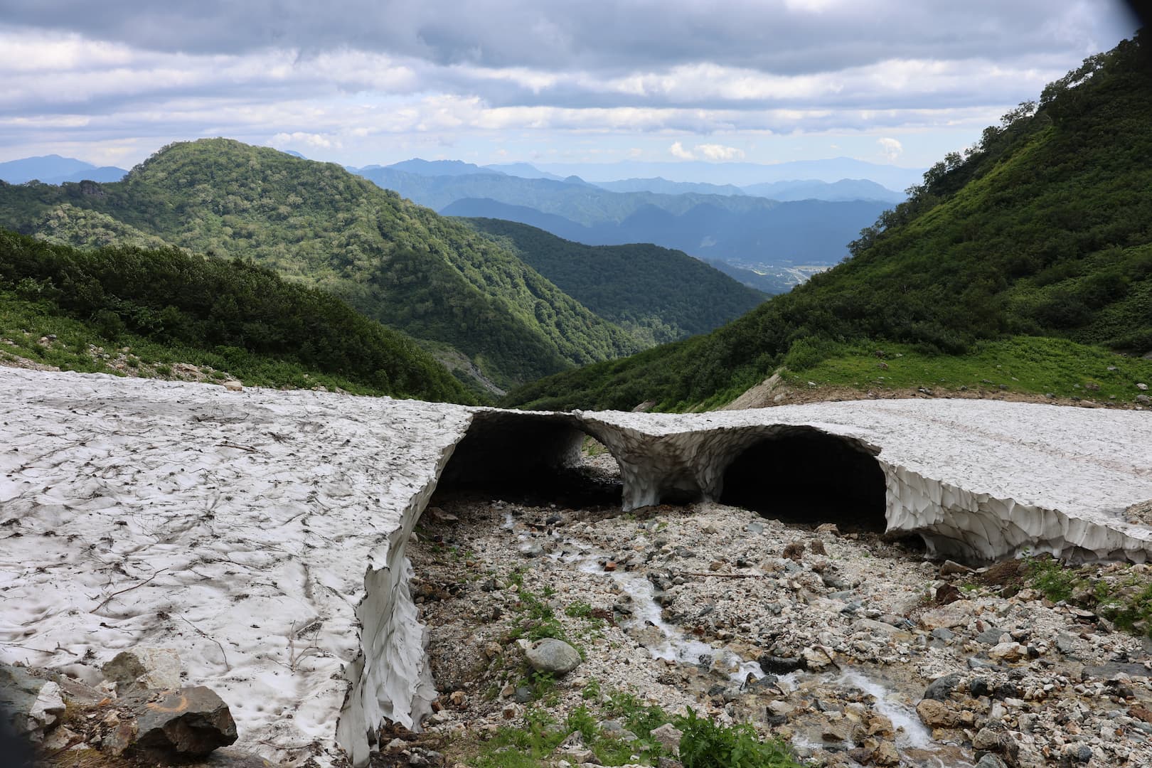 白馬鑓温泉道中の雪渓