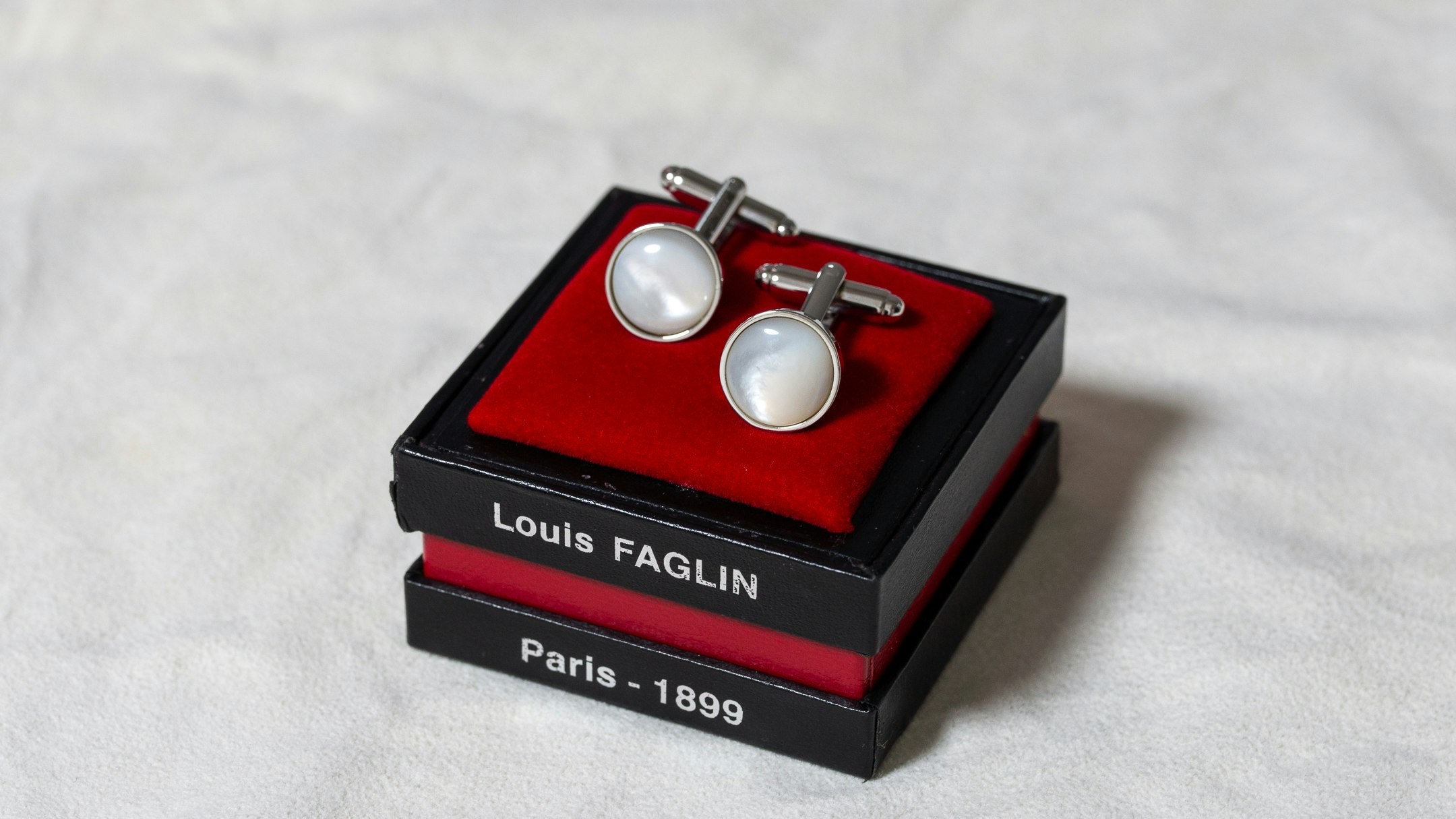 Louis Faglin Atlas Mop White Silver Cufflinks