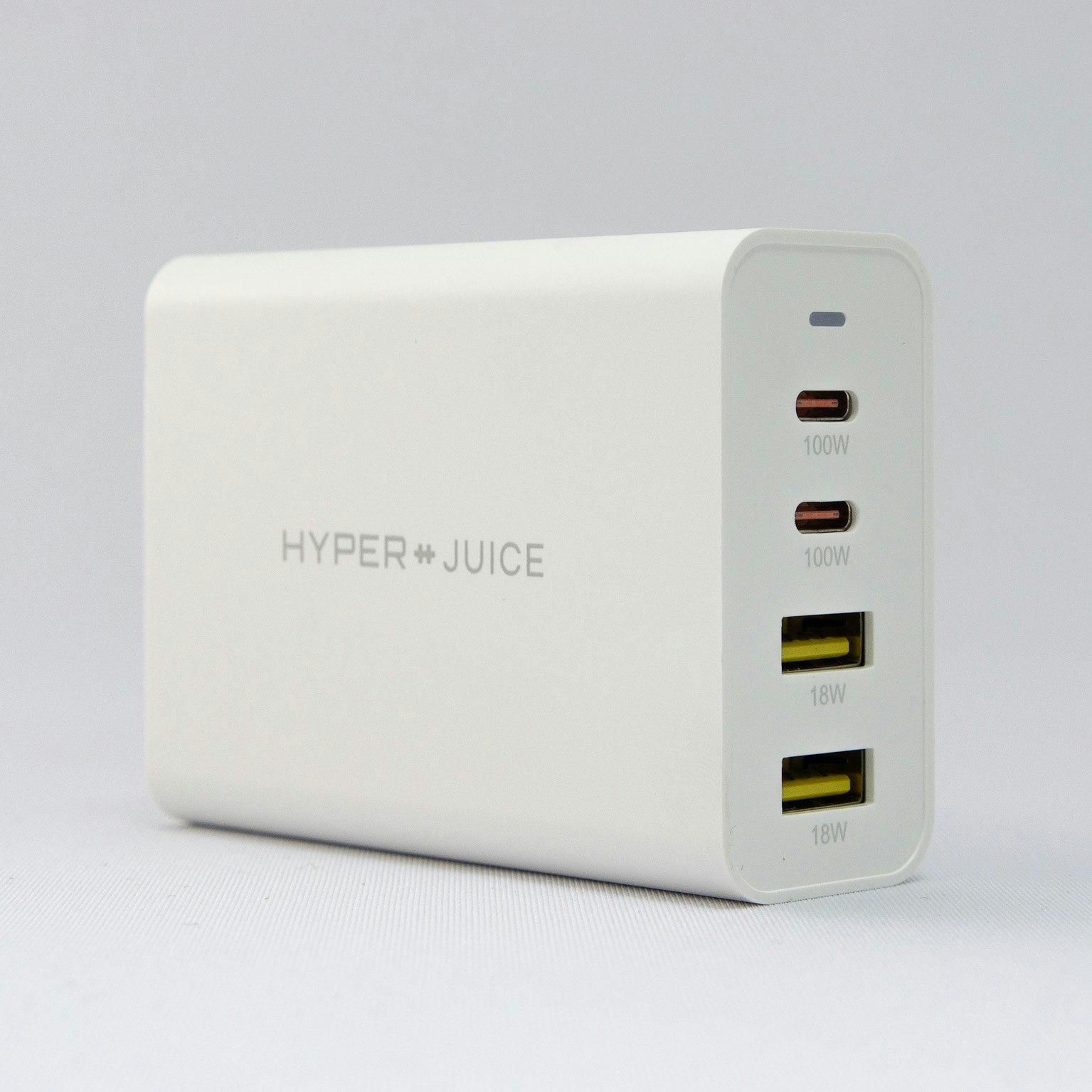 世界初で最小の 100W GaN USB-C 充電器「HyperJuice」開封の儀