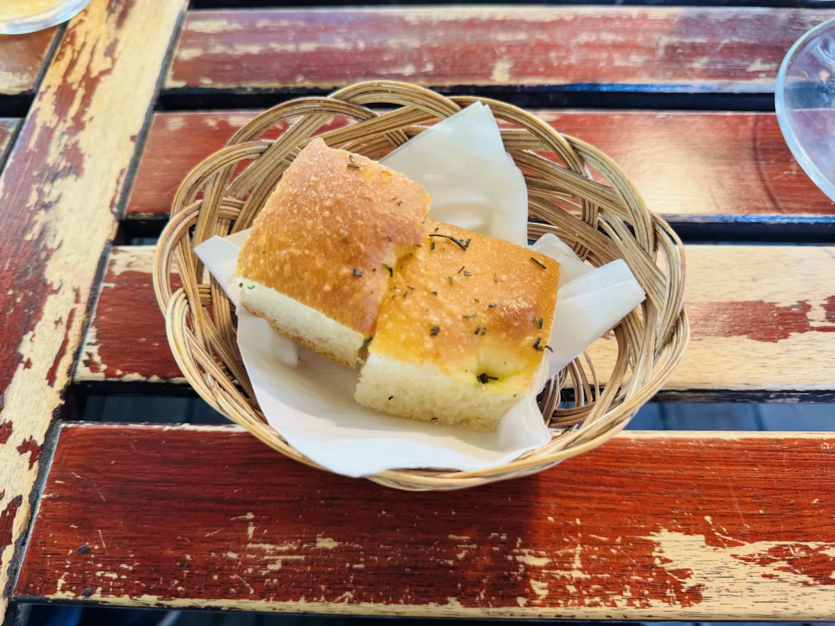 ローズマリーが香るフォカッチャ