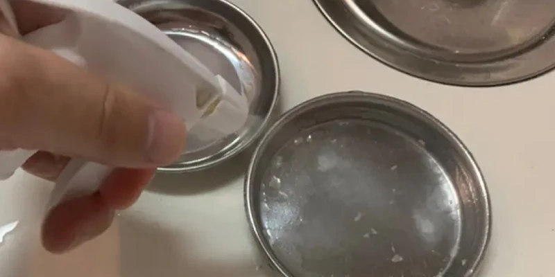 ぬめりや、固まり汚れが気になる食器にスプレー
