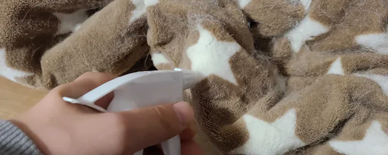 ④しつこいおしっこの臭いには至近距離でスプレー