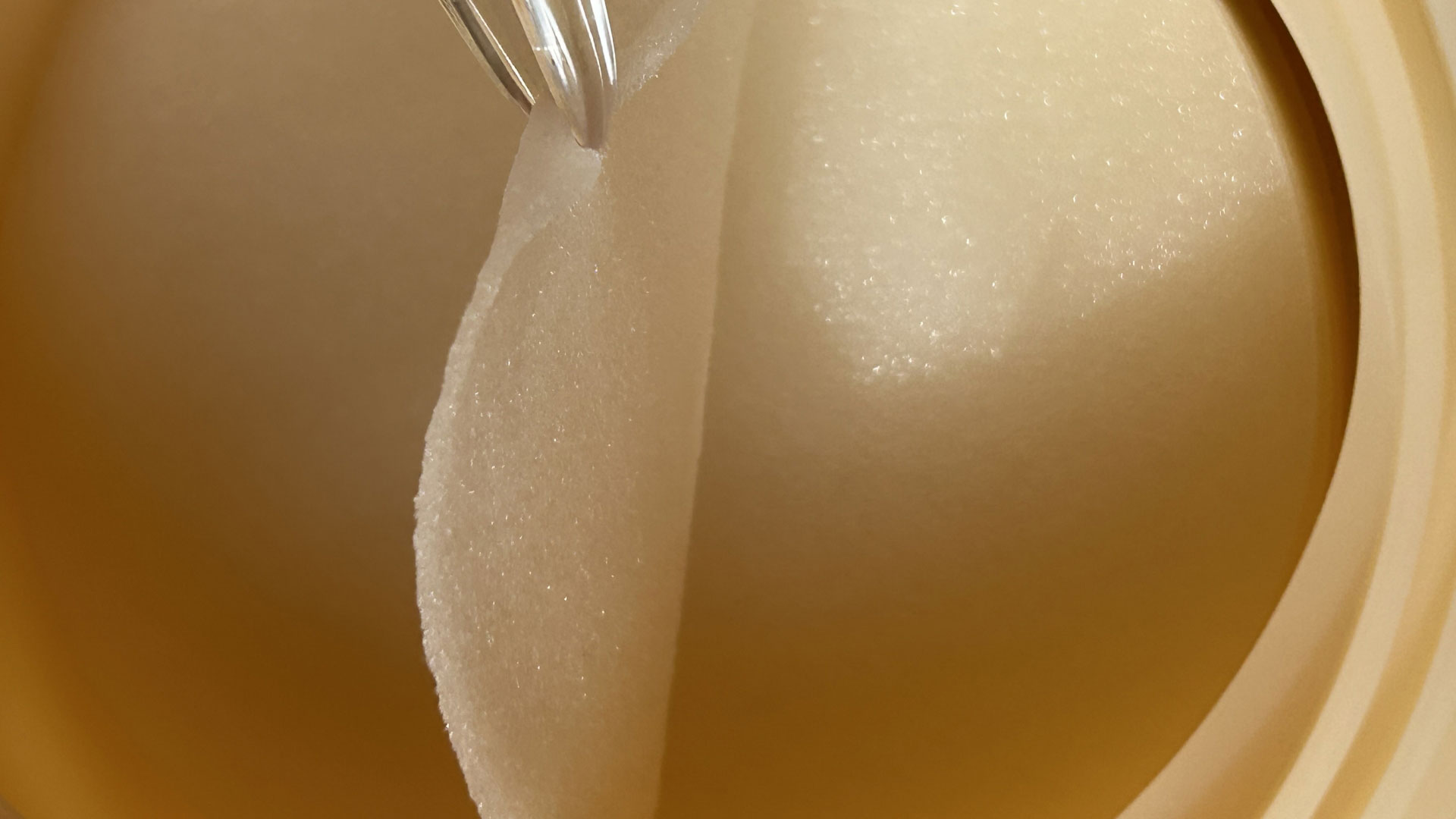 トナーパッドに適した不織布素材の特徴と選び方