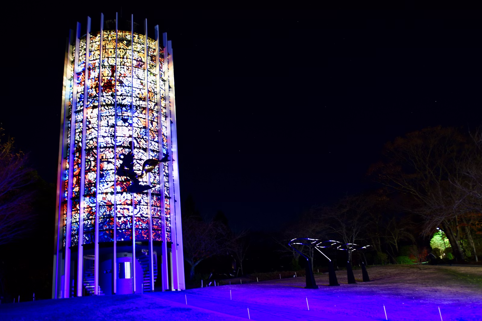 彫刻の森美術館「幸せをよぶシンフォニー彫刻」ライトアップ