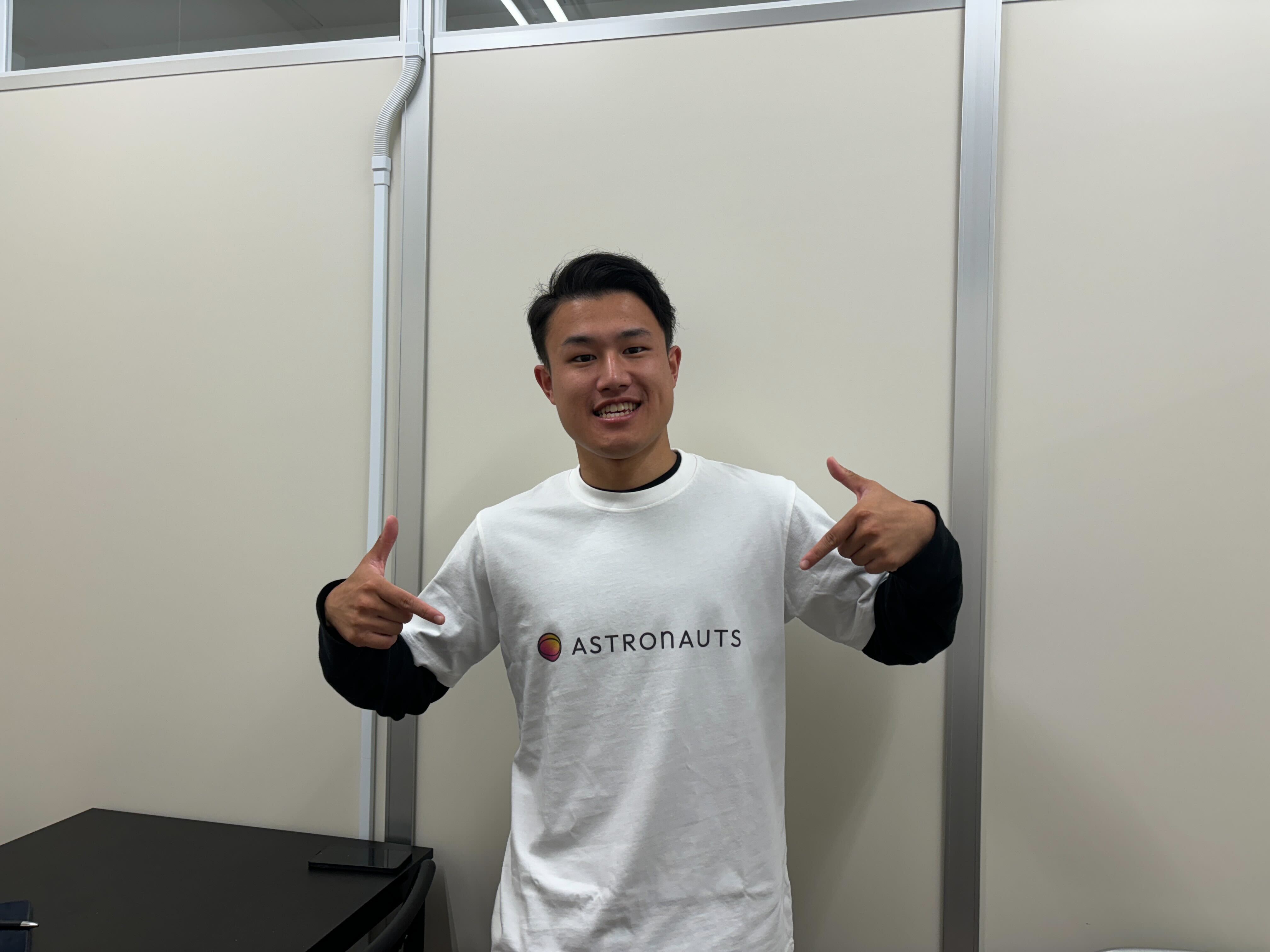 SNS撮影用に「ASTRONAUTS」Tシャツを作りました！