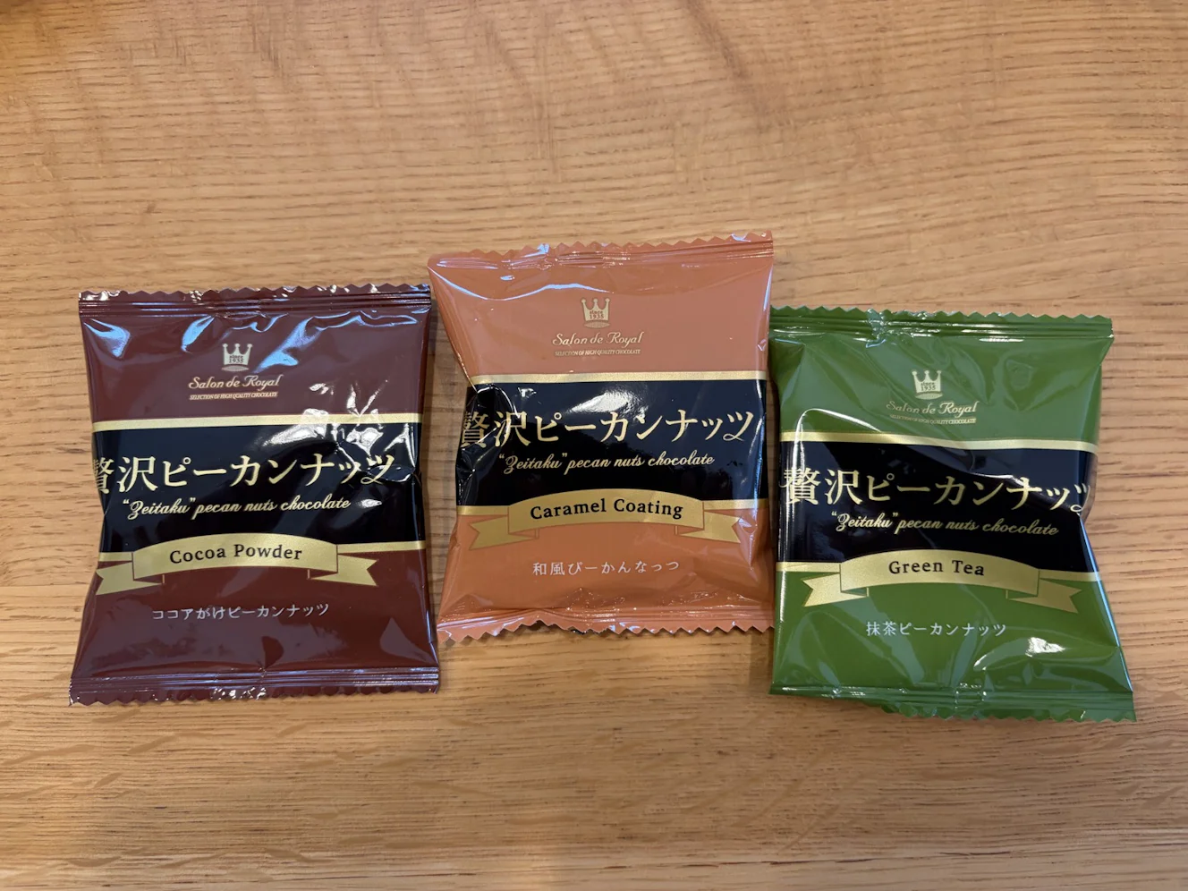 左からココア(えんじ)、和風=キャラメル(オレンジ)、抹茶(緑)の個包装