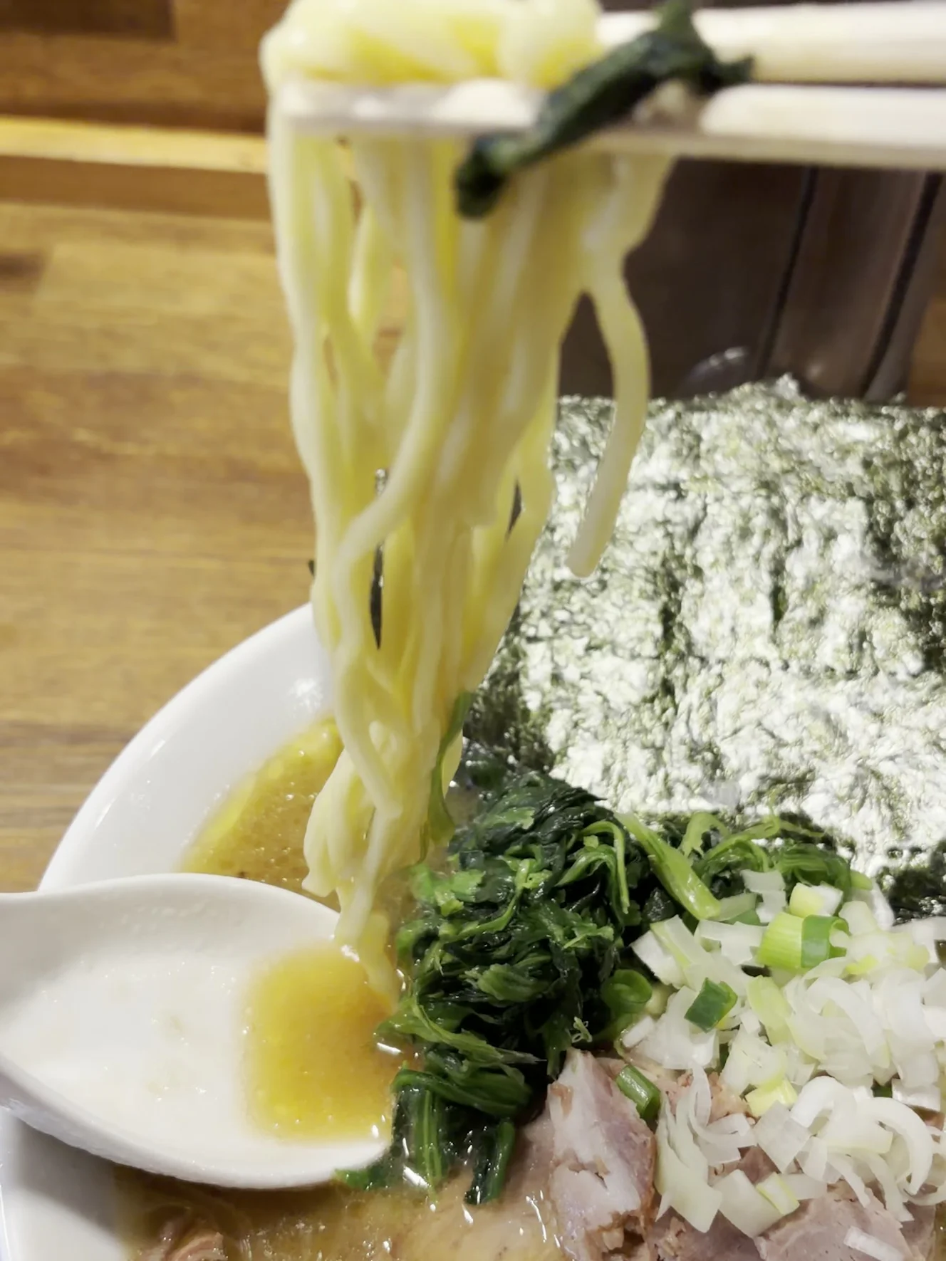 中太の麺。もちもちで食べ応えがある