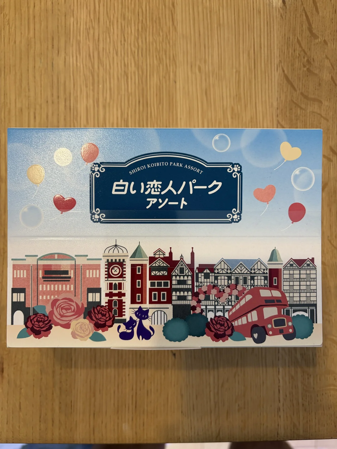白い恋人パークアソートの箱。洋館と風船が描かれたパッケージ