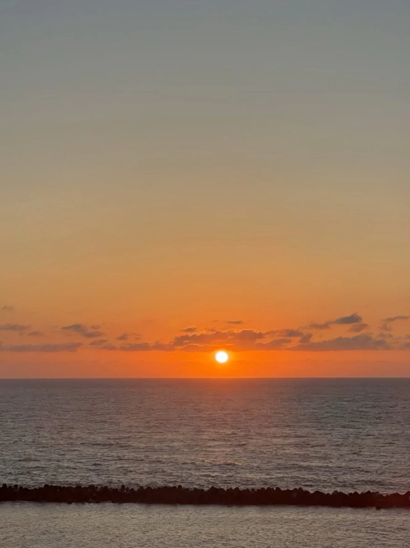 瀬波温泉の海に沈む夕日