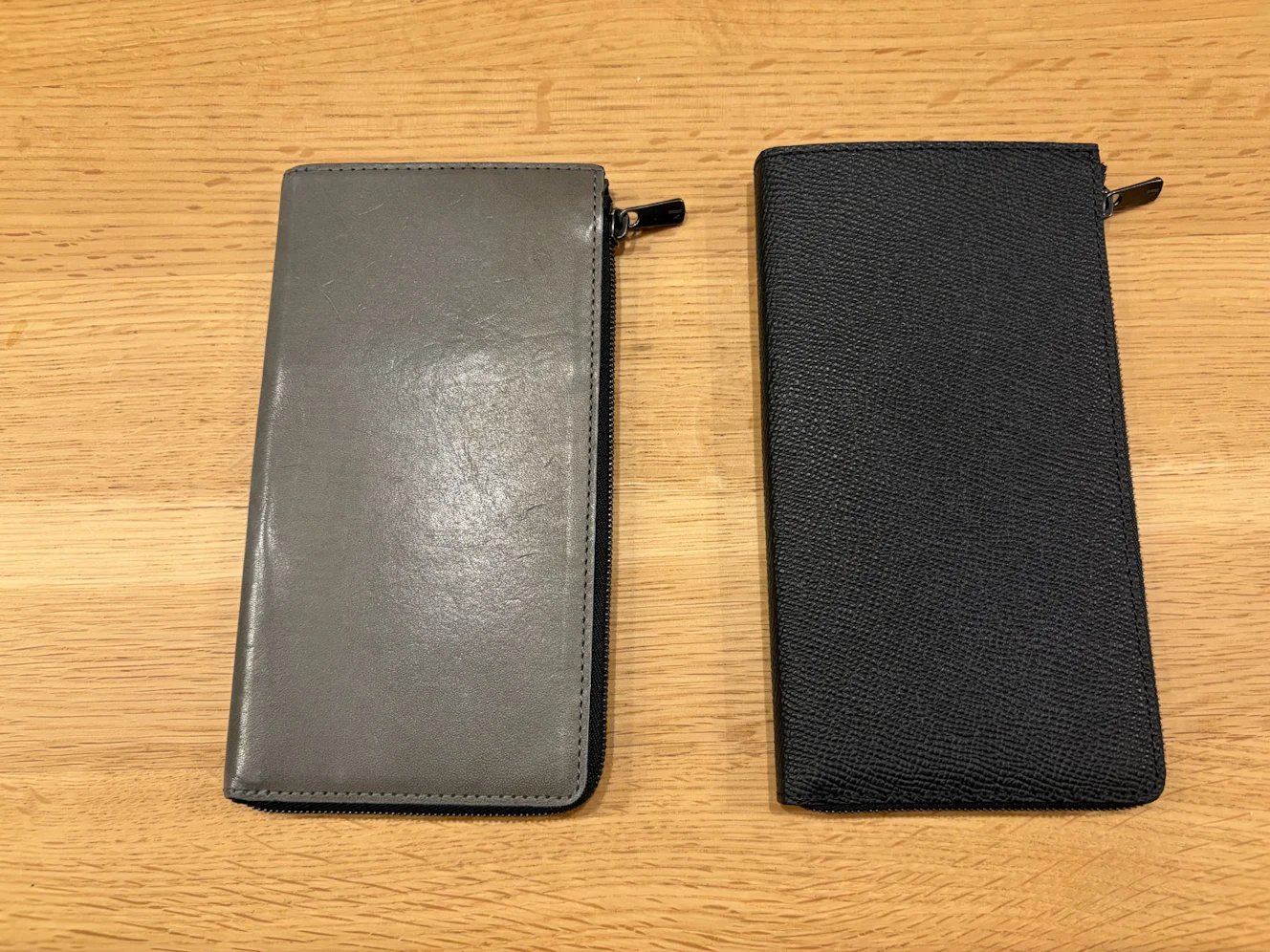 少し離して並べた2つ。閉じた状態の輪郭を比べたところ