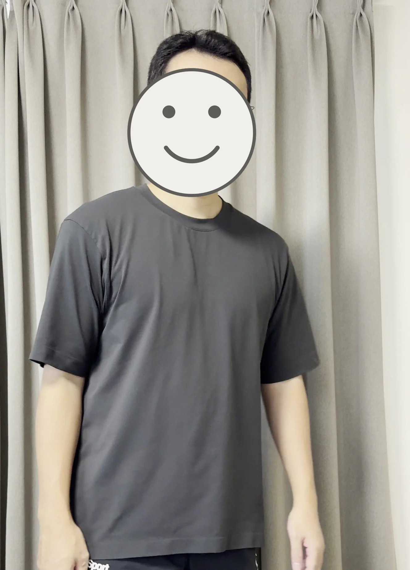 正面から見たユニクロのドライEXクルーネックT(半袖)のグレー