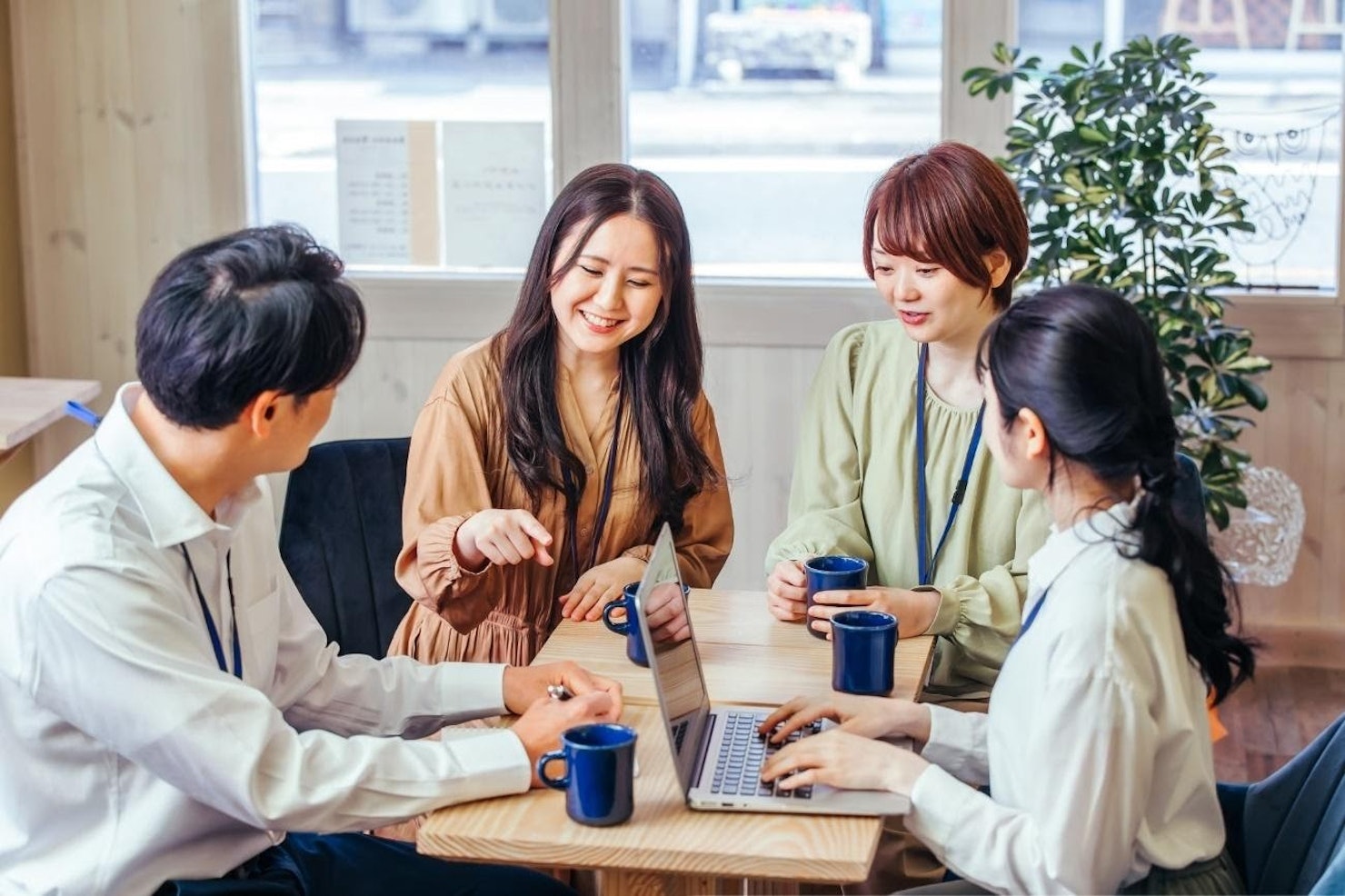 年上社員とのコミュニケーション