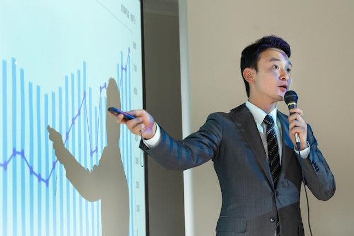 プレゼンテーションにおける話な方のコツとは