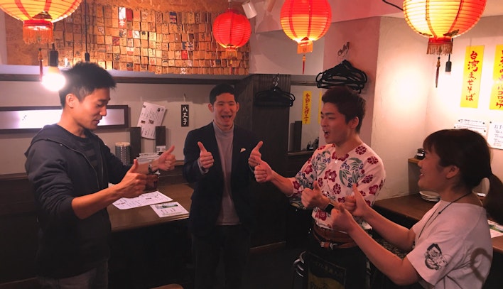 開店前のミーティングの様子