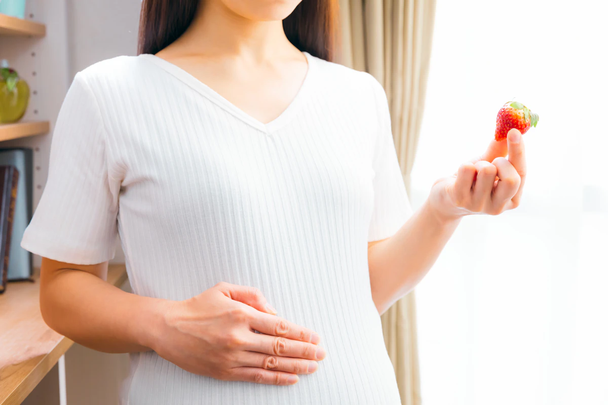 妊娠中に葉酸が推奨される理由とは?効果・副作用をくわしく解説