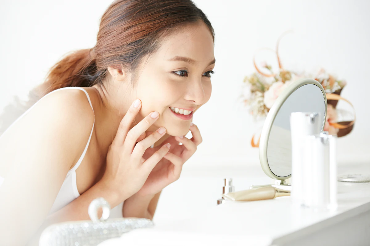 鏡女性
