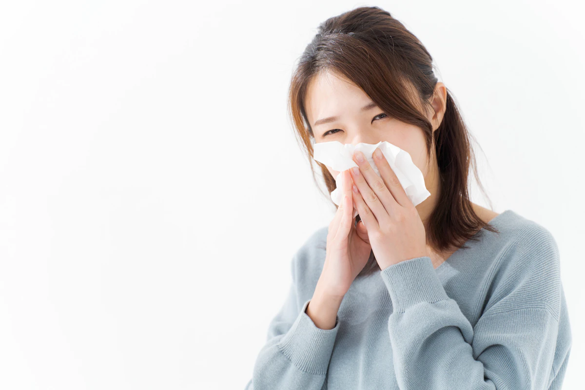 荊芥連翹湯(けいがいれんぎょうとう)の効果とは?ニキビ・鼻炎に悩む人が知るべき漢方の働き