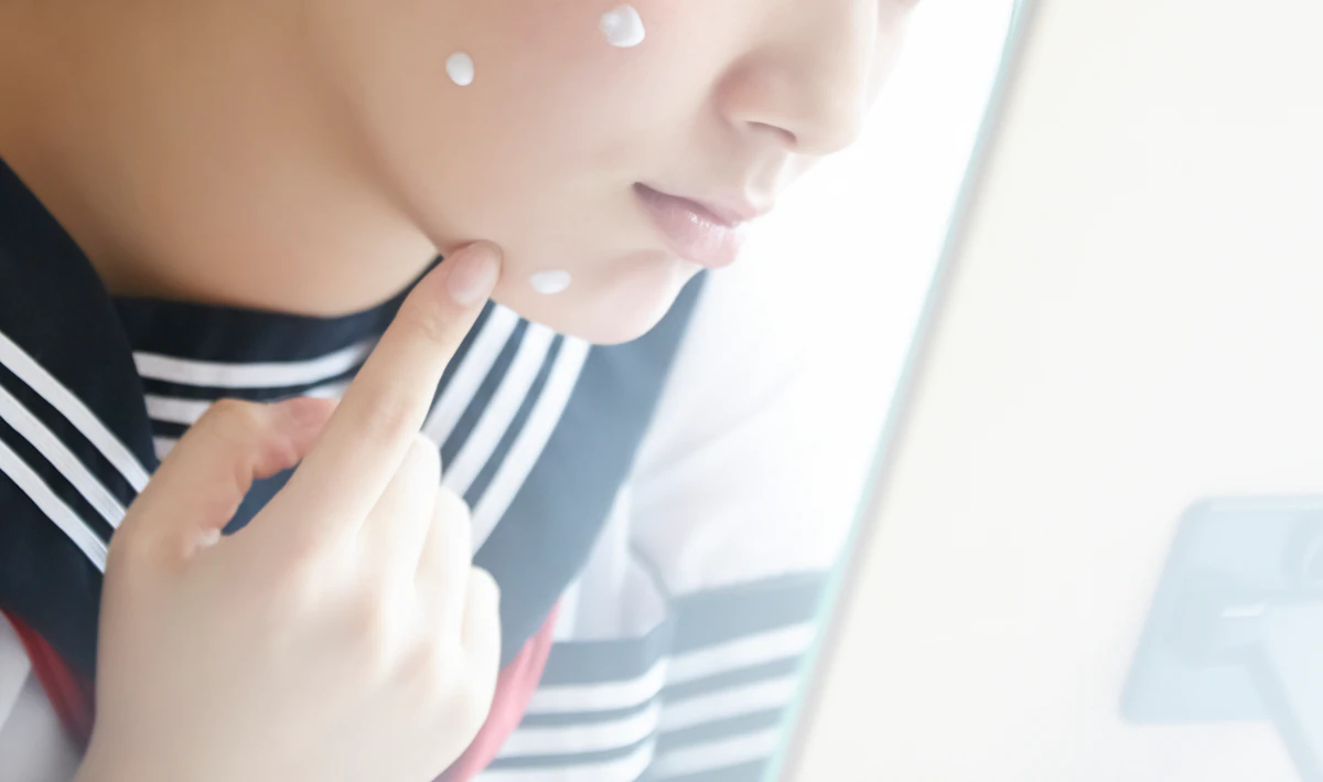 思春期ニキビと大人ニキビ何が違うの?原因とケアの違いを徹底解説
