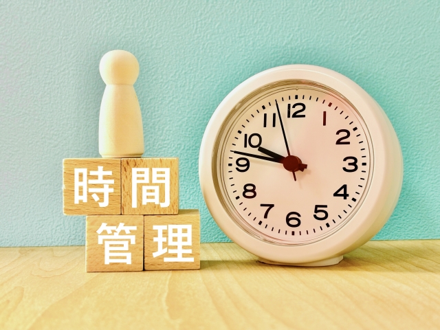 ADHDの遅刻を改善する7つの方法|時間感覚のズレを克服して信頼される社会人になるコツ