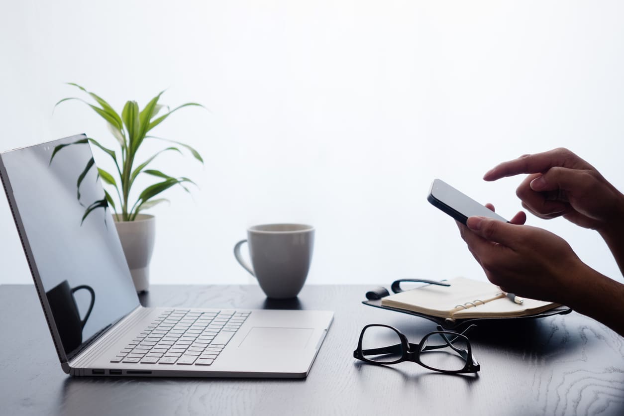 アクリートの＋メッセージ（プラスメッセージ）×SMSサービスが課題を解決