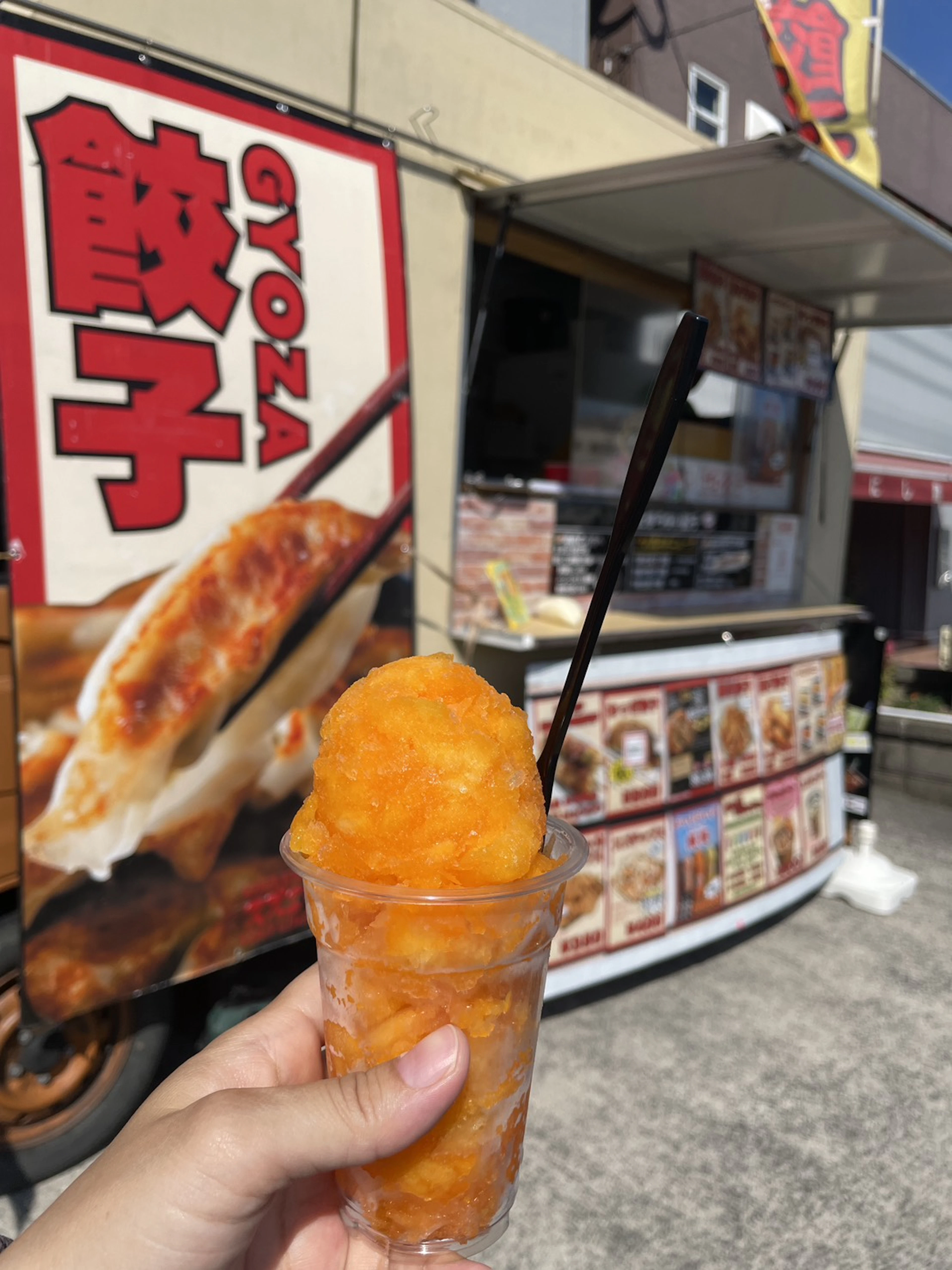事務所の外にキッチンカーが来てくださいました★|スタッフ日記