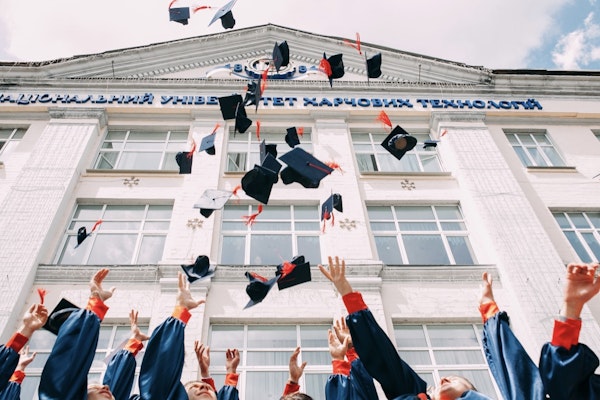 大学生は就業不能保険に加入できない！仕送りが減ったりアルバイトができなくなったらどう備える？