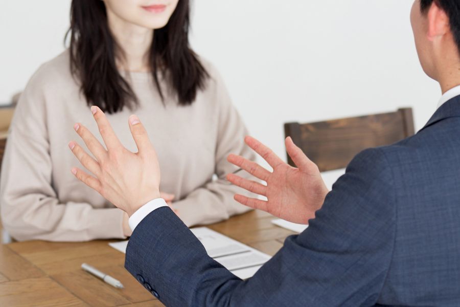 付き合いで入った保険の解約は言いにくい！営業担当者にバレずに解約できる？対処法を解説