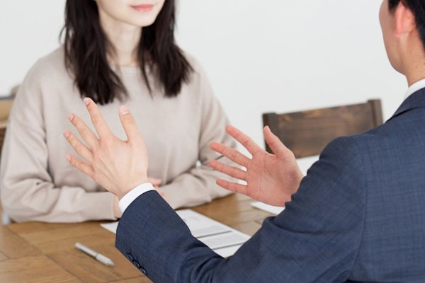 付き合いで入った保険の解約は言いにくい！営業担当者にバレずに解約できる？対処法を解説