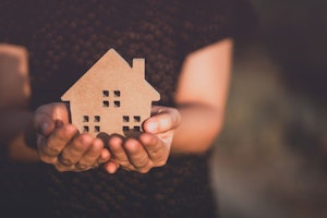 火災保険は一度使うともう使えない？火災保険を使う際の注意点や保険金（給付金）の請求方法も解説