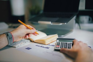 保険の解約返戻金に税金はかかる？確定申告は必要？ケース別にシミュレーション