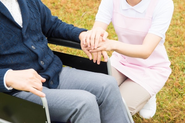 医療保険と介護保険は併用できる？2つの違いと訪問介護での優先順位