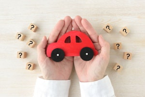 自動車保険の中途解約とは？保険料は返ってくる？注意すべきポイントをわかりやすく解説