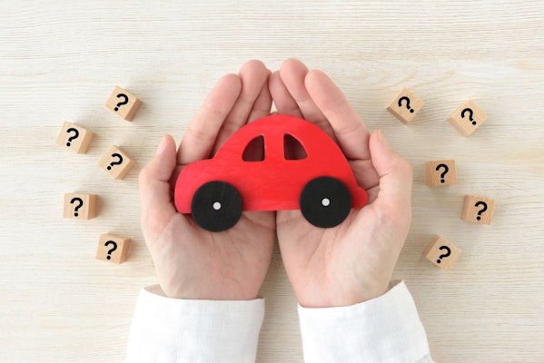自動車保険の中途解約とは？保険料は返ってくる？注意すべきポイントをわかりやすく解説