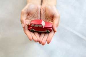車の万が一に備える！自動車保険のロードサービスの重要性と押さえておきたいポイントとは？