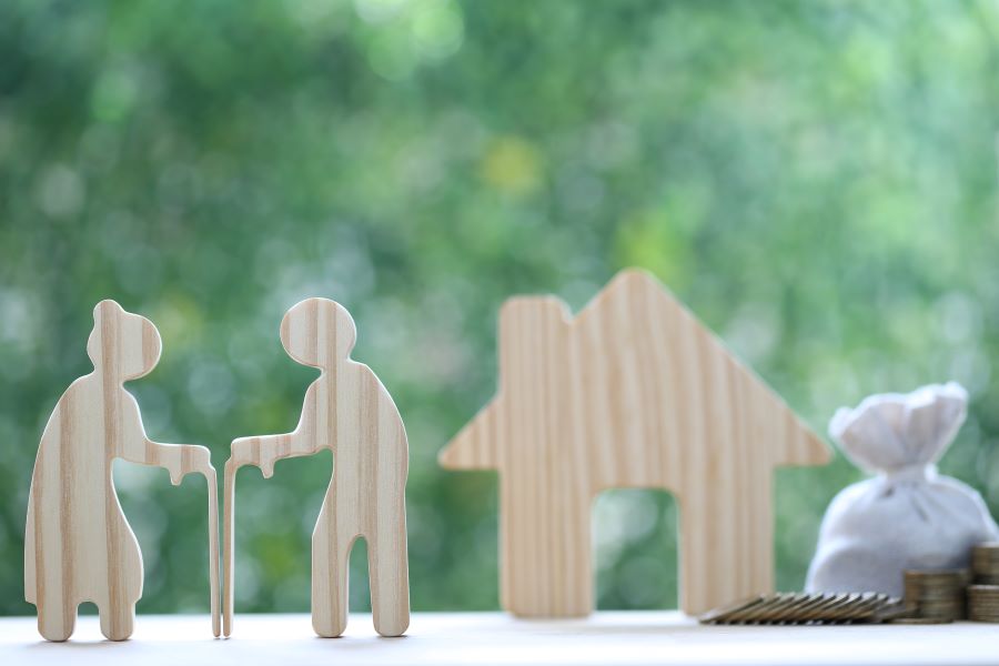 老後資金の準備はどうしたらいい？個人年金保険とiDeCoの活用方法を年代別に解説！