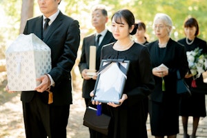 葬儀保険とは？保障内容の特徴や選ぶ際に知っておきたいポイントを解説