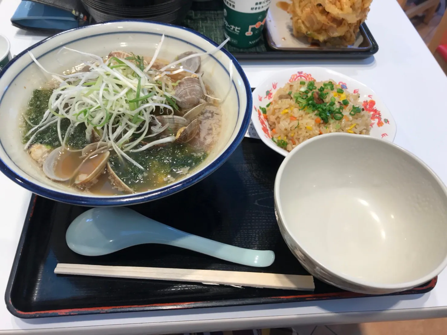 サービスエリアで昼食