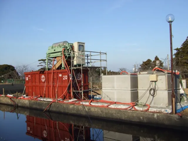 浄水場で既設脱水機の更新時に代替機として活用！従来比較で産廃量が1/20に！