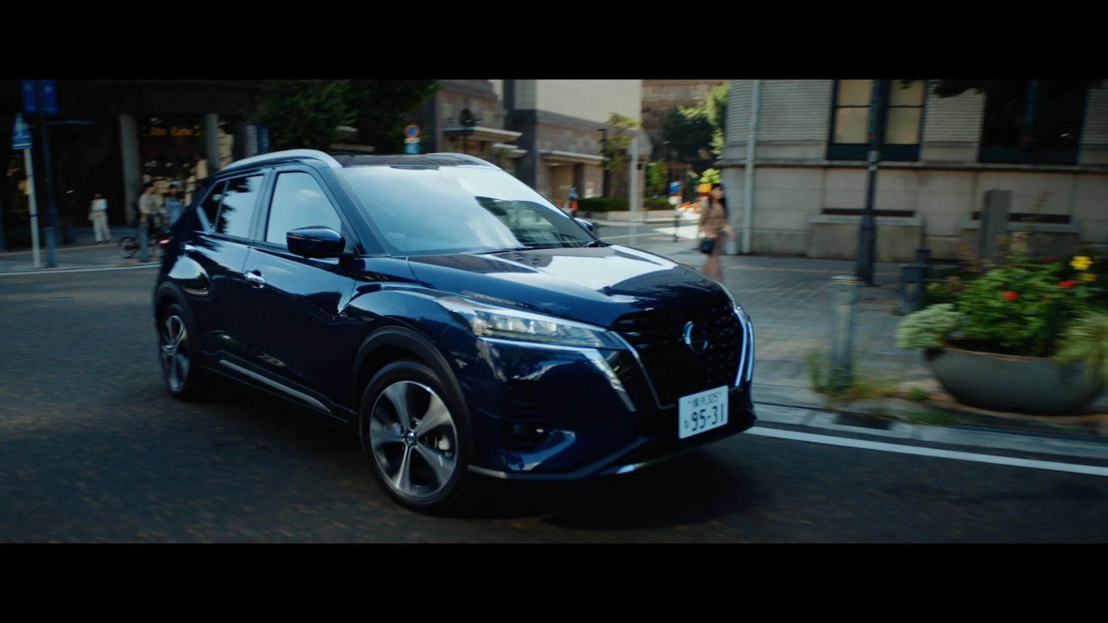 日産キックス e-POWER 4WD「その足に、電気の走りを」篇 - 画像1