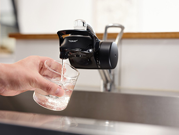 トレビーノ初の“ブラック”カラーの浄水器蛇口直結型「トレビーノ