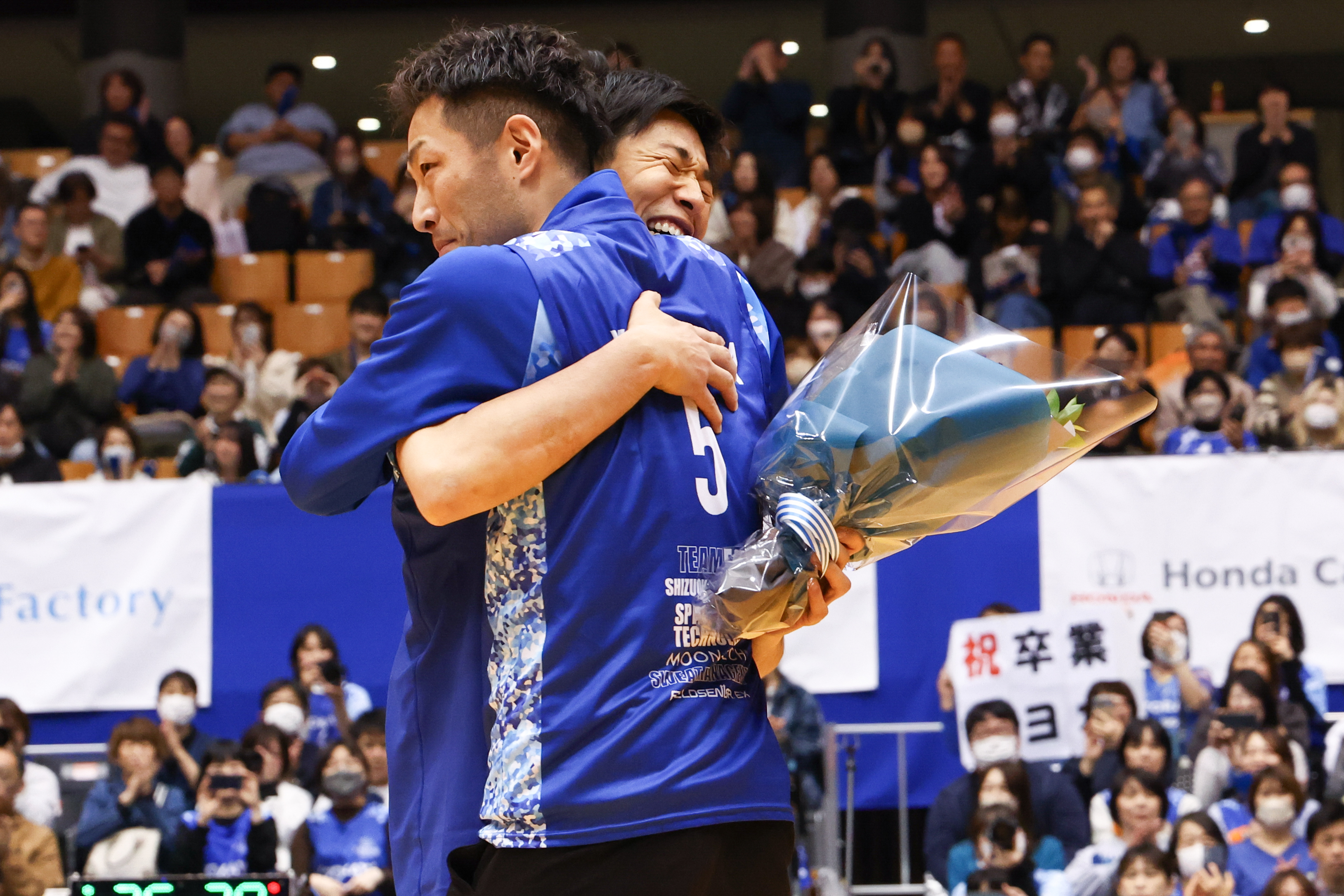 米山裕太選手の引退セレモニーを行いました | お知らせ | 東レアローズ