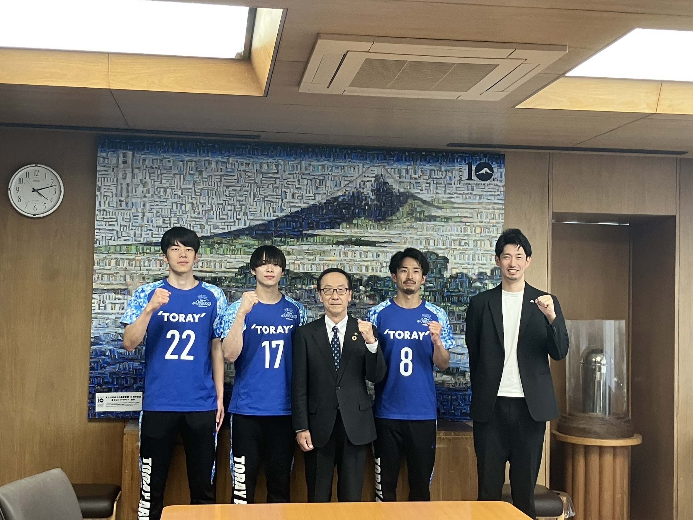 2024-25シーズン終了の表敬訪問のご報告 | お知らせ | 東レアローズ