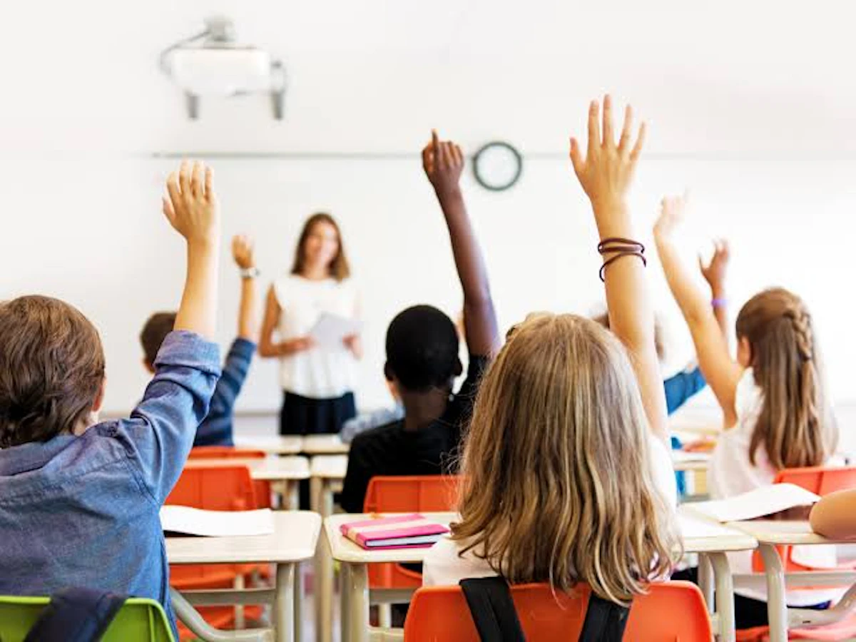 ドバイの学校選びガイド｜カリキュラムの違い・学費相場・失敗しない選び方