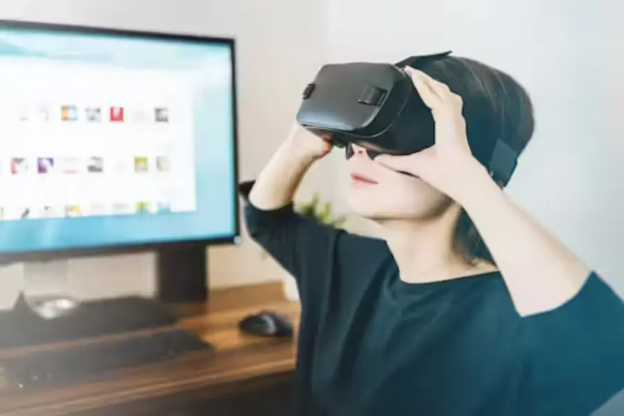 VR墓参りやリモート葬儀の登場～令和のハイテク化する葬送儀礼～